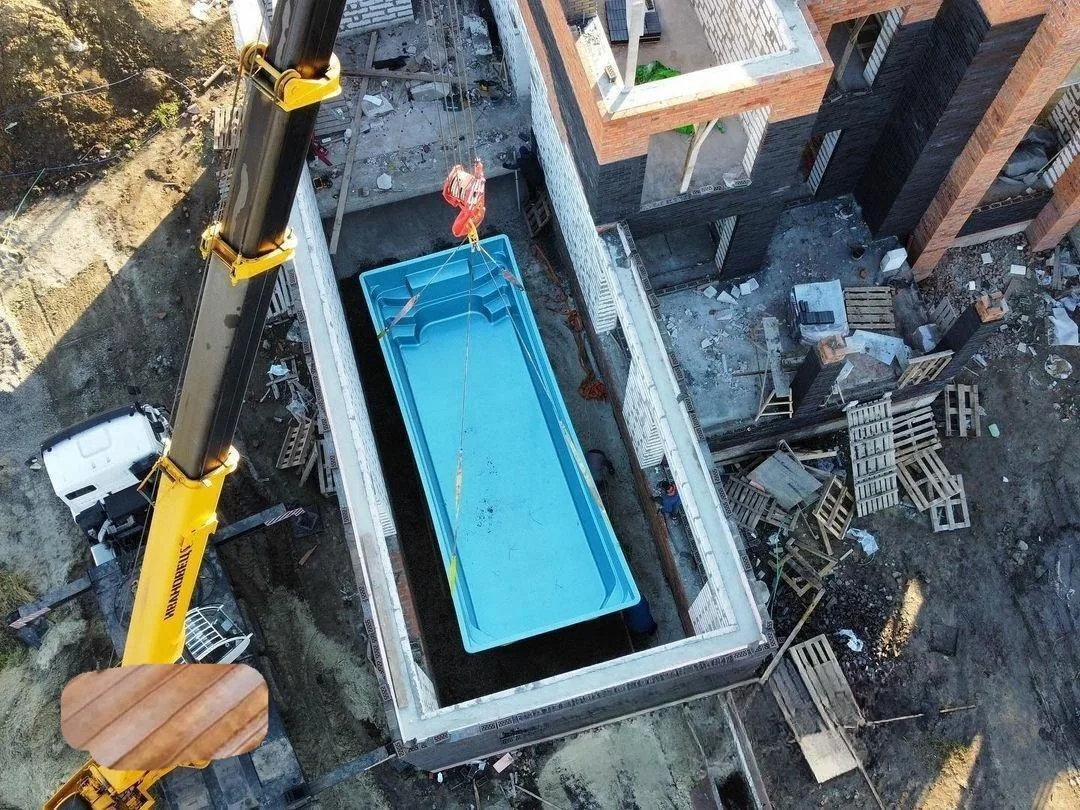 Laguna 9 — зона отдыха у бассейна в Кургане